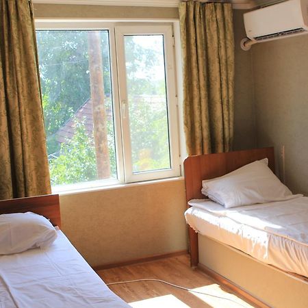 بيشكيك Holiday Hostel House المظهر الخارجي الصورة