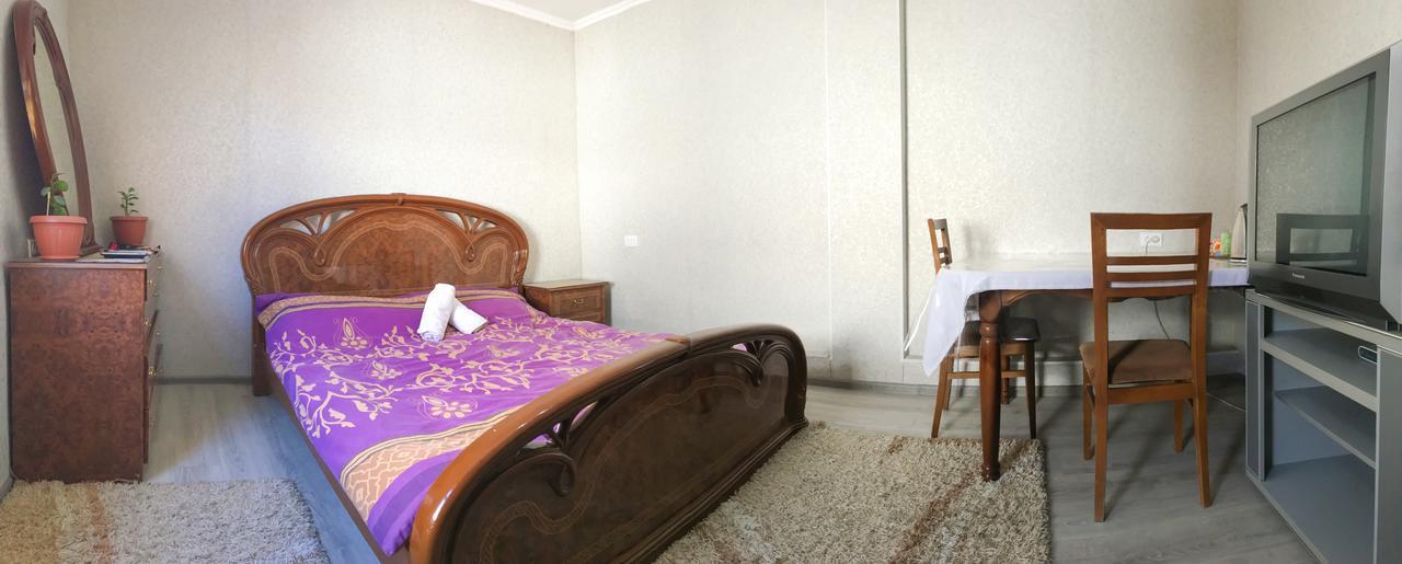 بيشكيك Holiday Hostel House المظهر الخارجي الصورة