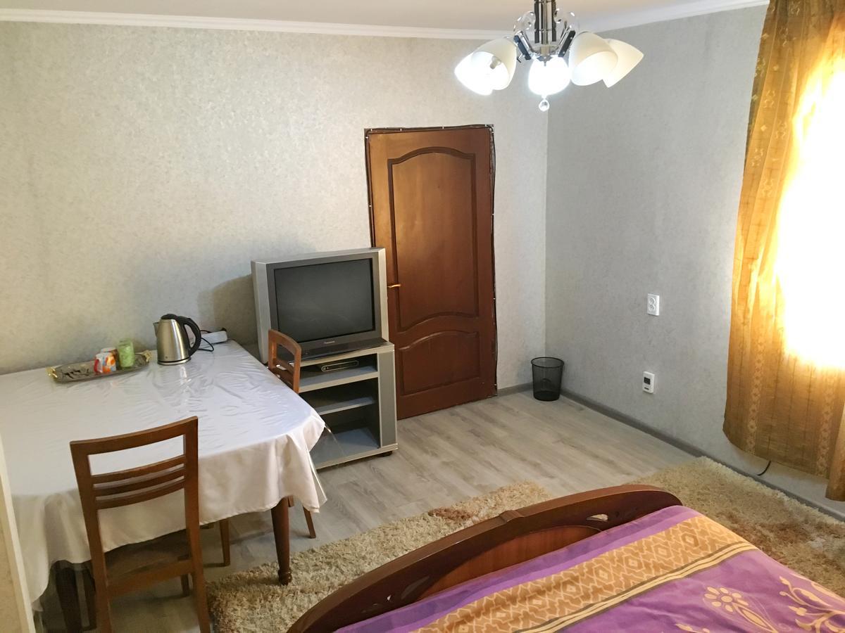 بيشكيك Holiday Hostel House المظهر الخارجي الصورة