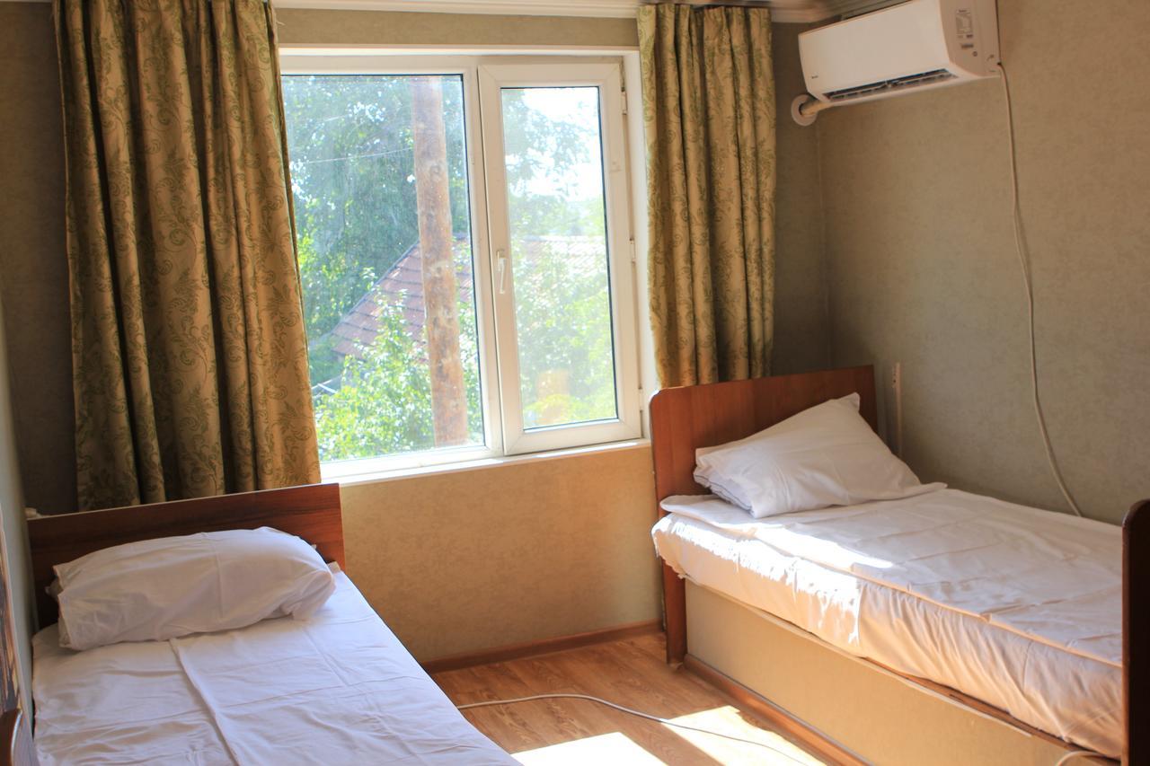 بيشكيك Holiday Hostel House المظهر الخارجي الصورة