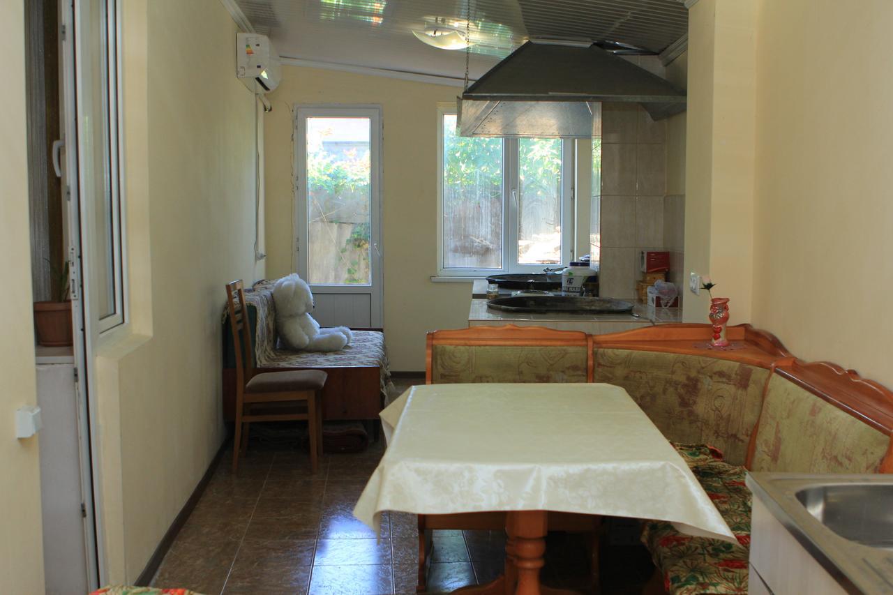 بيشكيك Holiday Hostel House المظهر الخارجي الصورة